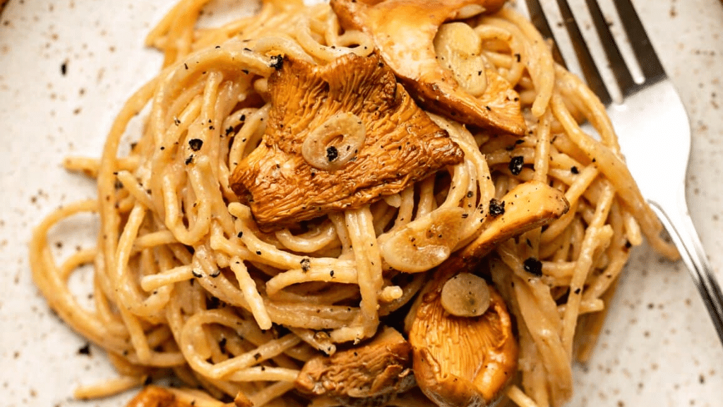 Vegan Cacio e Pepe with Garlicky Mushrooms